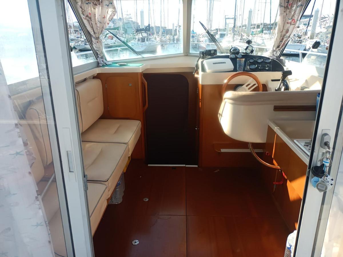 Nuit Insolite A Bord Du Bateau Exocet III Boulogne-sur-Mer Exteriér fotografie