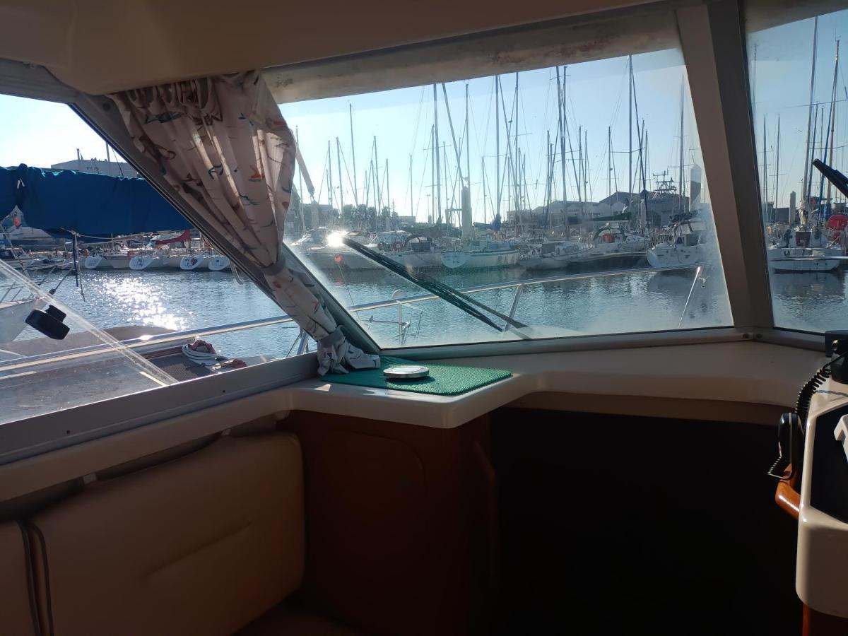 Nuit Insolite A Bord Du Bateau Exocet III Boulogne-sur-Mer Exteriér fotografie