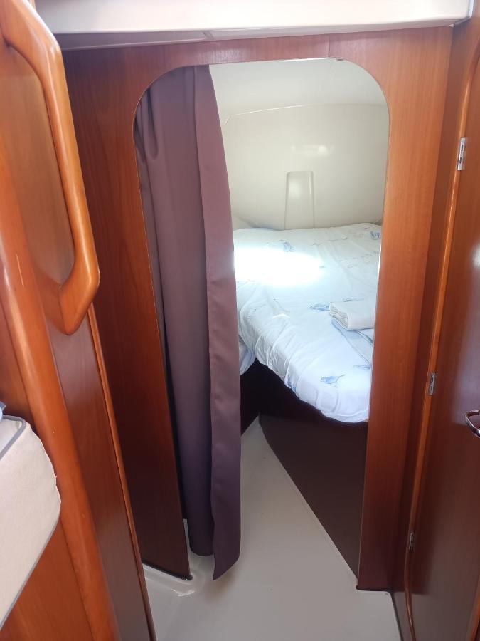 Nuit Insolite A Bord Du Bateau Exocet III Boulogne-sur-Mer Exteriér fotografie